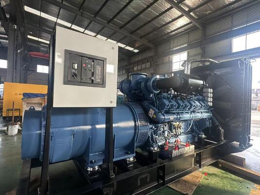 Un ensemble de générateurs diesel de type ouvert de Yuchai 2000KVA/1600KW fiable - Solution d'alimentation industrielle lourde