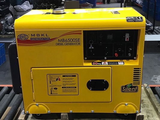 Un bon prix. Yuchai 50Hz 60Hz 600KW 1080A générateur diesel silencieux en ligne