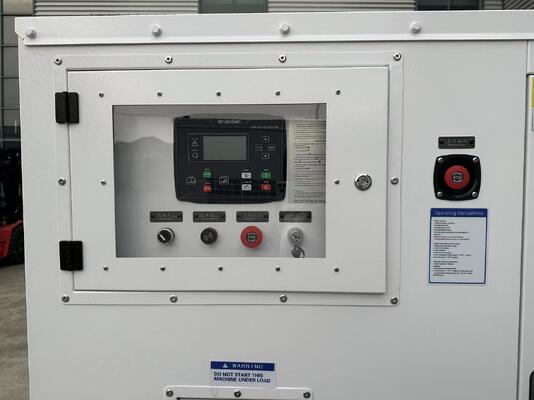 Un bon prix. Groupe électrogène diesel silencieux 62,5 kVA/50 kW avec contrôleur SmartGen et faible bruit et vibrations en ligne